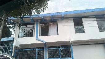 Se vende moderna casa con patio en San Pedro de San José 25-1724