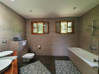 Se vende casa con mas de 10,400m2 de lote en Ciudad Colón 24-1029 Se vende casa con mas de 10,400m2 de lote en Ciudad Colón 24-1029