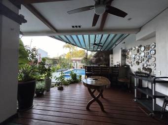 Se vende amplia propiedad con piscina en Colon de Mora 24-901 Se vende amplia propiedad con piscina en Colon de Mora 24-901