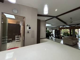 Se vende amplia propiedad con piscina en Colon de Mora 24-901 Se vende amplia propiedad con piscina en Colon de Mora 24-901