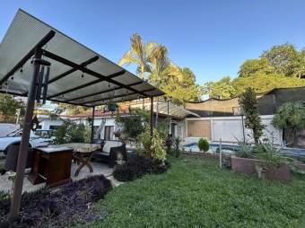 Se vende amplia propiedad con piscina en Colon de Mora 24-901 Se vende amplia propiedad con piscina en Colon de Mora 24-901