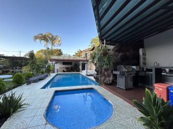 Se vende amplia propiedad con piscina en Colon de Mora 24-901 Se vende amplia propiedad con piscina en Colon de Mora 24-901