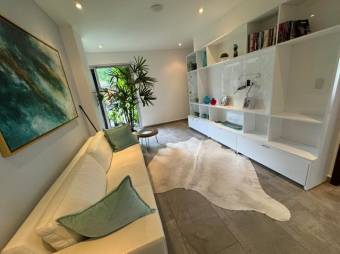 Se vende moderna casa con patio y terraza en Ciudad Colón 25-700