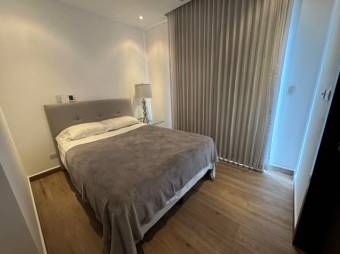 Se vende moderna casa con patio y terraza en Ciudad Colón 25-700