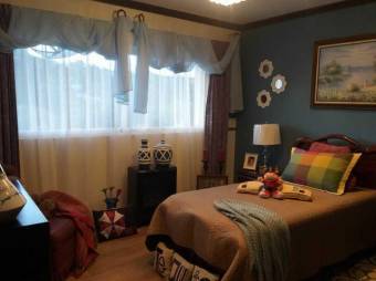 Se vende casa con lote de 2,200m2 en San Jerónimo San José 25-783