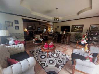 Se vende casa con lote de 2,200m2 en San Jerónimo San José 25-783