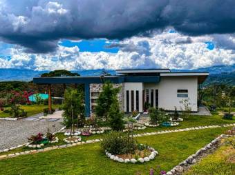 Se vende casa con mas de 8,500m2 de lote en Pérez Zeledón 25-1544