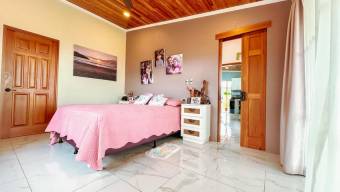 Se vende casa con mas de 8,500m2 de lote en Pérez Zeledón 25-1544