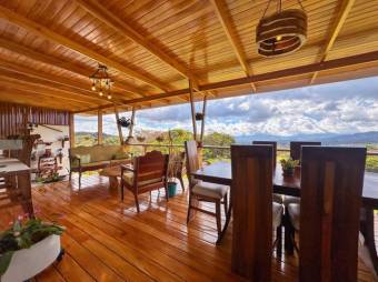 Se vende casa con mas de 8,500m2 de lote en Pérez Zeledón 25-1544