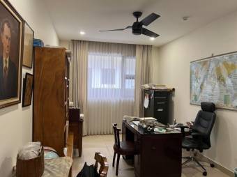 Se vende moderna casa con piscina en condominio de Uruca San José 25-337