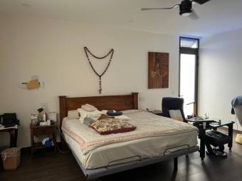 Se vende moderna casa con piscina en condominio de Uruca San José 25-337