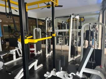 Se vende moderna casa con piscina en condominio de Uruca San José 25-337