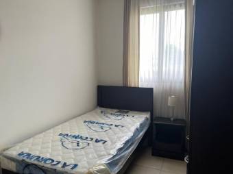 Se vende moderna casa con piscina en condominio de Uruca San José 25-337