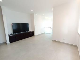 Se vende moderna casa con amplio patio en San Isidro Heredia 25-1931 Se vende moderna casa con amplio patio en San Isidro Heredia 25-1931