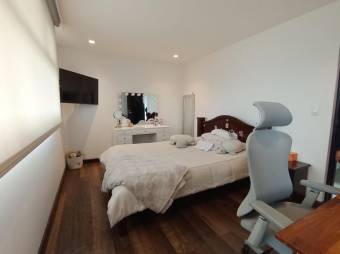 Se vende moderna casa con amplio patio en San Isidro Heredia 25-1931 Se vende moderna casa con amplio patio en San Isidro Heredia 25-1931