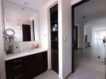 Se vende moderna casa con amplio patio en San Isidro Heredia 25-1931 Se vende moderna casa con amplio patio en San Isidro Heredia 25-1931