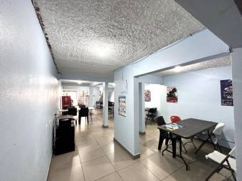 Se vende amplia plaza comercial en Heredia Centro 25-2044, $ 850,000, 9, Heredia, Heredia