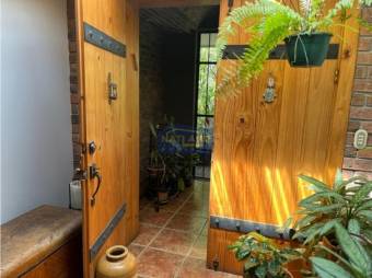 Venta De Casa, San José, Escazú, Guachipelín, Calle Guachipelín