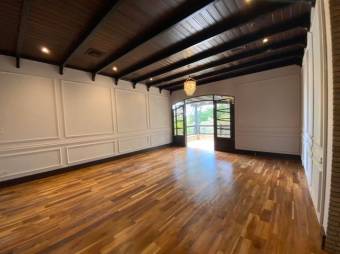 Se vende amplia casa con mas de 10,700m2 en Guácima Alajuela 23-904