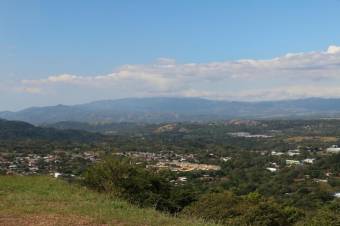 Se vende amplio lote de 5,1 hectáreas en condominio de Ciudad Colon 23-1104