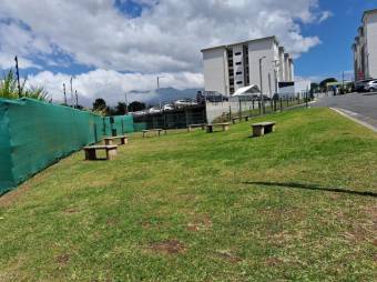 Se alquila moderno apartamento en condominio de Granadilla 26-4