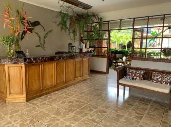 Se alquila espacioso apartamento amoblado en Mata Redonda 25-1909