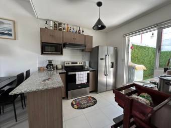 Se alquila moderna casa amoblada en San Antonio Alajuela 26-21