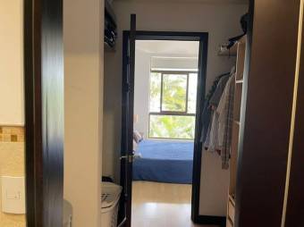 Se alquila moderno apartamento en Rio Oro Santa Ana 25-1472