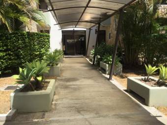 Se alquila moderno apartamento en Rio Oro Santa Ana 25-1472