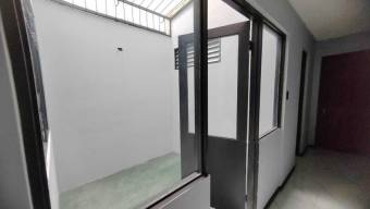 Se alquila espacioso apartamento en Merced de San José 25-377