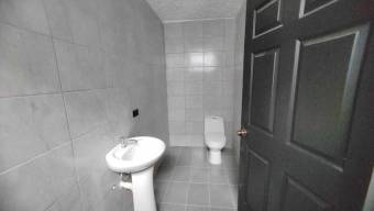 Se alquila espacioso apartamento en Merced de San José 25-377