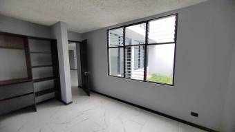 Se alquila espacioso apartamento en Merced de San José 25-377
