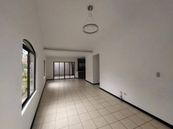 Se vende casa esquinera con patio en San Francisco Heredia 25-2038 Se vende casa esquinera con patio en San Francisco Heredia 25-2038