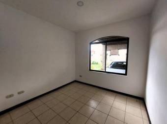 Se vende casa esquinera con patio en San Francisco Heredia 25-2038 Se vende casa esquinera con patio en San Francisco Heredia 25-2038