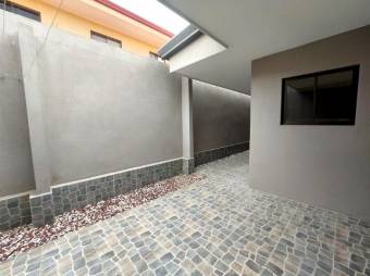 Se vende casa esquinera con patio en San Francisco Heredia 25-2038 Se vende casa esquinera con patio en San Francisco Heredia 25-2038