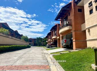 Casa amplia en alquiler Escazu San Rafael $1.900 IVA, en condominio