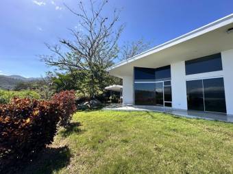 Se vende lujosa casa con piscina y amplio lote en Rio Oro 25-1146 Se vende lujosa casa con piscina y amplio lote en Rio Oro 25-1146