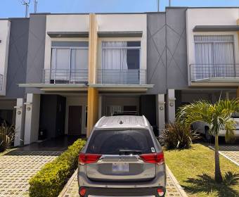 House for sale in the Vía Heredia Condominium, San Pablo de Heredia.