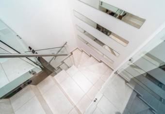 Se vende moderna casa con patio en Ciudad Colón 26-49 Se vende moderna casa con patio en Ciudad Colón 26-49