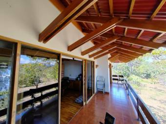 Se vende casa con amplio lote de 5,000m2 en Santo Tomas Heredia 24-1570 Se vende casa con amplio lote de 5,000m2 en Santo Tomas Heredia 24-1570