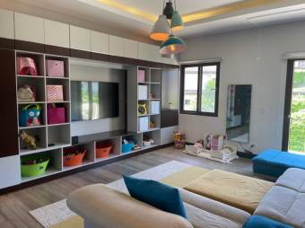 Se vende moderna casa con patio en condominio de Santa Ana 23-361 Se vende moderna casa con patio en condominio de Santa Ana 23-361