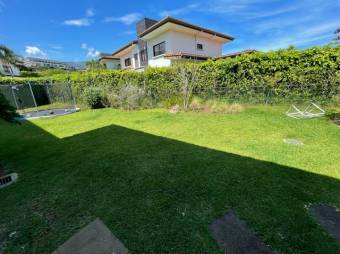 Se vende moderna casa con patio en condominio de Santa Ana 23-361 Se vende moderna casa con patio en condominio de Santa Ana 23-361