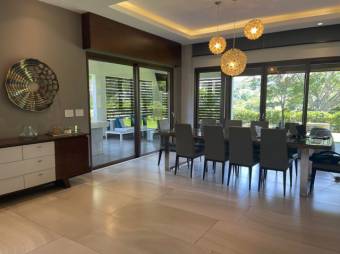 Se vende moderna casa con patio en condominio de Santa Ana 23-361 Se vende moderna casa con patio en condominio de Santa Ana 23-361