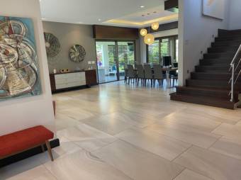 Se vende moderna casa con patio en condominio de Santa Ana 23-361 Se vende moderna casa con patio en condominio de Santa Ana 23-361