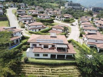 Se vende moderna casa con patio en condominio de Santa Ana 23-361 Se vende moderna casa con patio en condominio de Santa Ana 23-361