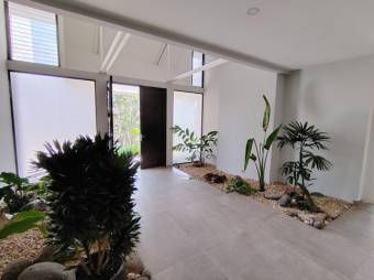 Se vende casa de lujo con amplio lote en San Rafael Escazú 25-1526 Se vende casa de lujo con amplio lote en San Rafael Escazú 25-1526