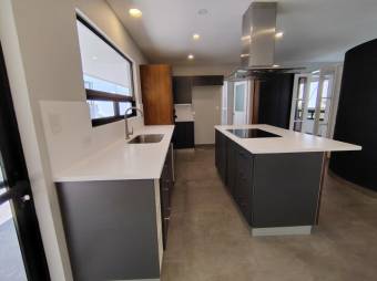 Se vende casa de lujo con amplio lote en San Rafael Escazú 25-1526 Se vende casa de lujo con amplio lote en San Rafael Escazú 25-1526
