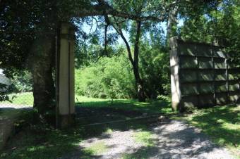 Se vende casa con lote de 5,400m2 en Brasil Santa Ana 24-393 Se vende casa con lote de 5,400m2 en Brasil Santa Ana 24-393