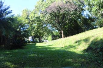 Se vende casa con lote de 5,400m2 en Brasil Santa Ana 24-393 Se vende casa con lote de 5,400m2 en Brasil Santa Ana 24-393