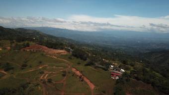 Se vende lote con mas de 2 hectáreas en  Santiago de Puriscal 24-898